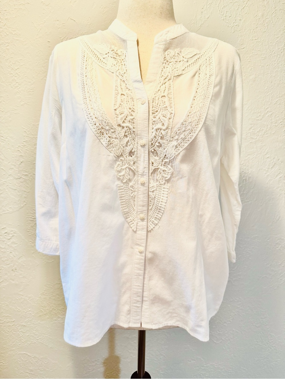 Krazy Kat Vintage Inspired Women's White Embroidered Button-Front Top